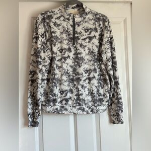 Fantastic Fawn Small Black White Marble Tie Dye Quarter Zip Rayon Blend Top